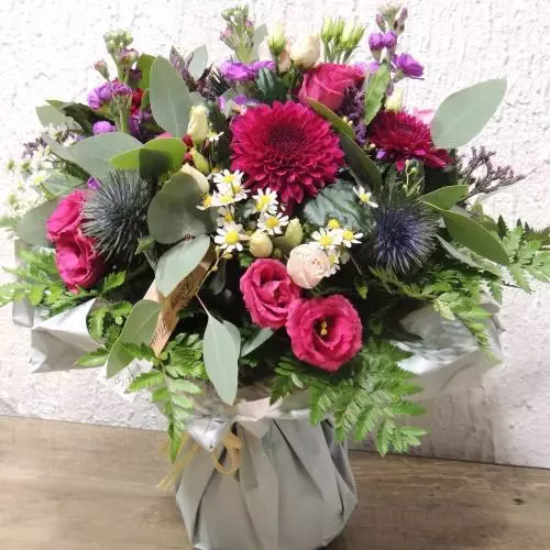 Bouquet rond fuchsia, blanc et parme